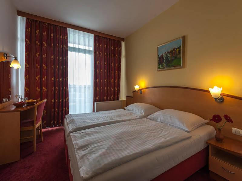 Lipa Hotel Lendava Extérieur photo